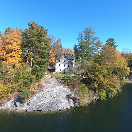 Lakehouse Inn Лий Екстериор снимка