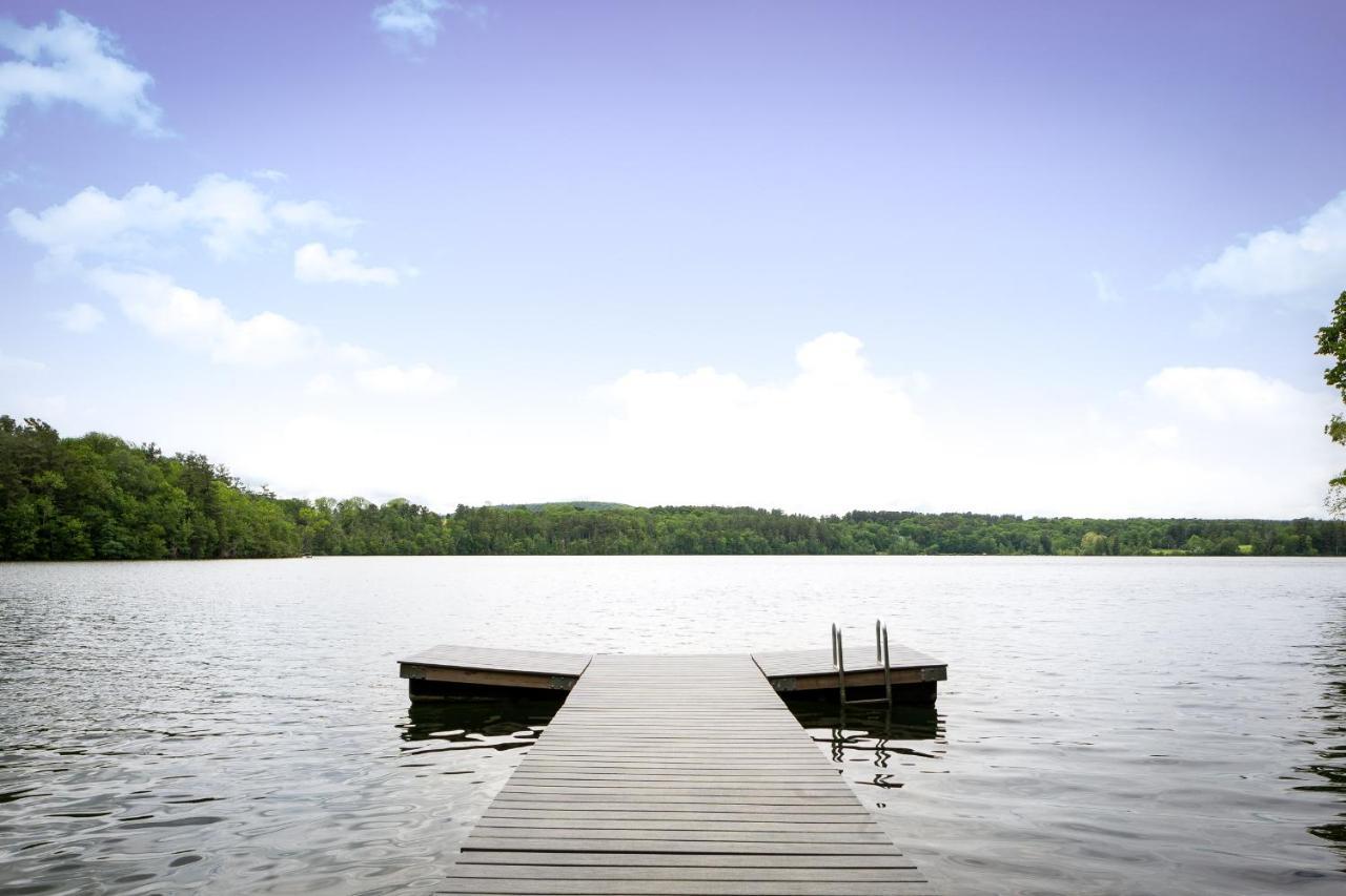 Lakehouse Inn Лий Екстериор снимка