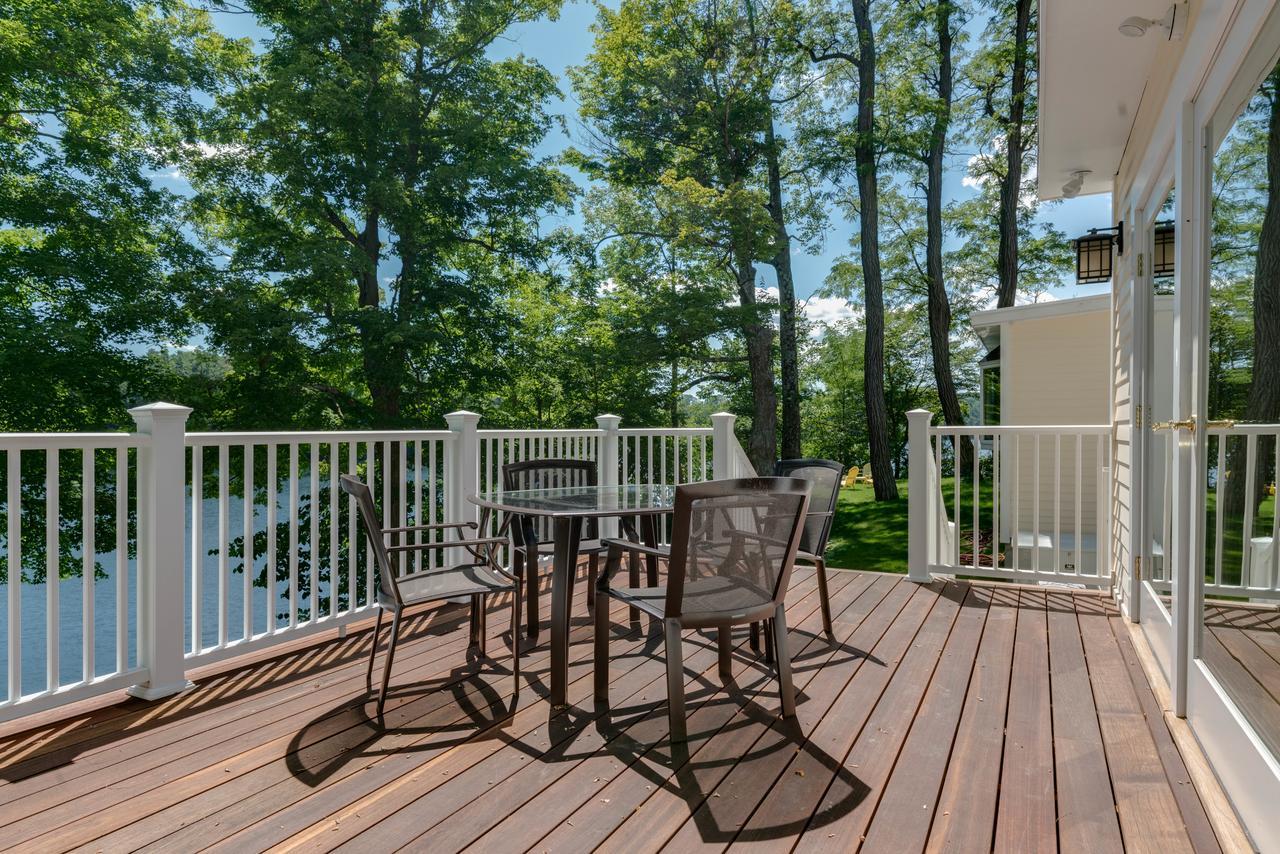 Lakehouse Inn Лий Екстериор снимка